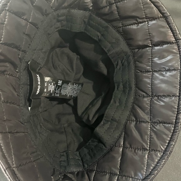 Vero Moda Black Quilted Bucket Hat - Picture 3 of 4
